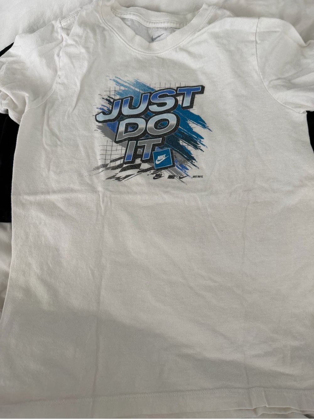 4 Nike Kids Short Sleeve Tees Multi-Color Graphic Pack set of shirts medium - Picture 9 of 11